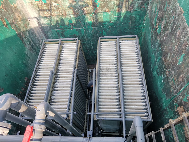 500吨高浓度化工废水MBR膜组安装现场（23）